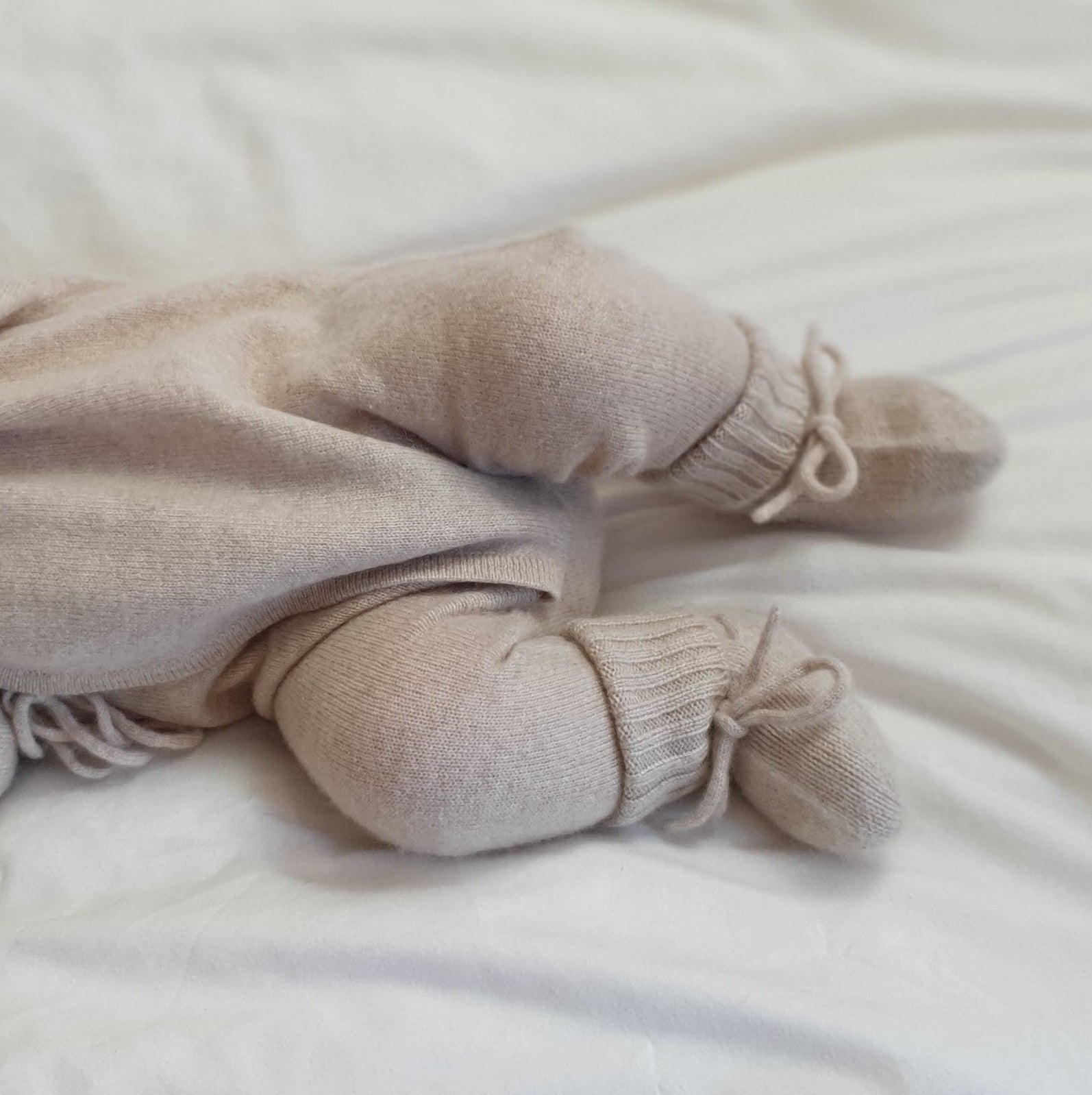 Baby cashmere booties beautiful newborn gift set, perfect for keeping your little ones warm and cosy. A treasured gift for every families precious new addition, My Little Freckles baby bonnet and booties gift set, made from 100% Cashmere.  Comes in a white Gift Box 100% designer baby Cashmere Colour - Apricot ivory 