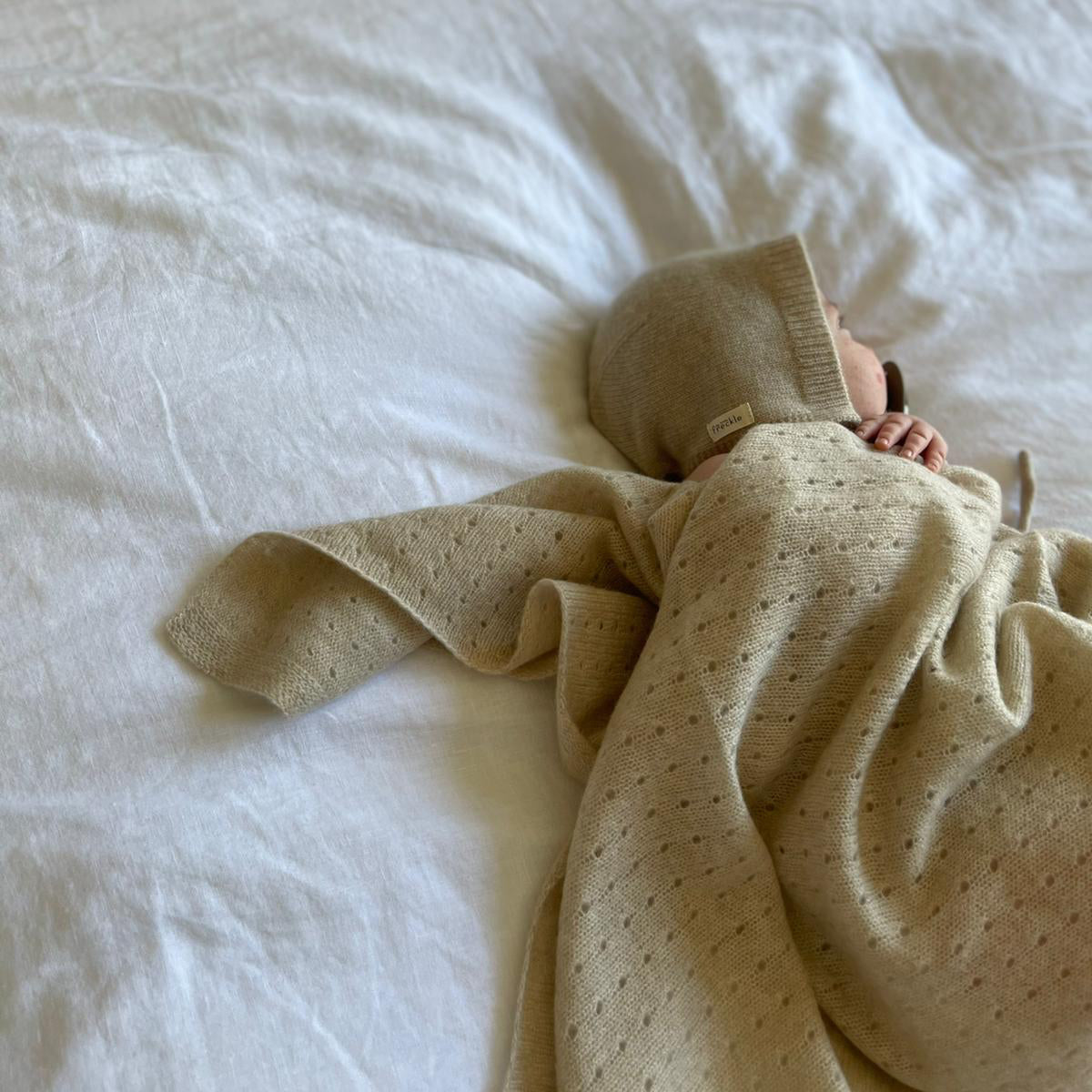 NEWBORN Premium Collection  This is our most premium blanket, and if your looking for a special gift for a baby shower, this stunning unisex blanket should be top of your list. Incredibly soft and lightweight, made from 100% cashmere. This lovely hollow out design blanket is something to treasure and pass down the family in years to come.  Comes in a white gift box 100% Cashmere designer cashmere baby blanket